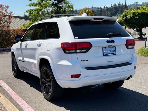 Used 2022 Jeep Grand Cherokee Laredo X AWD/4WD image 5