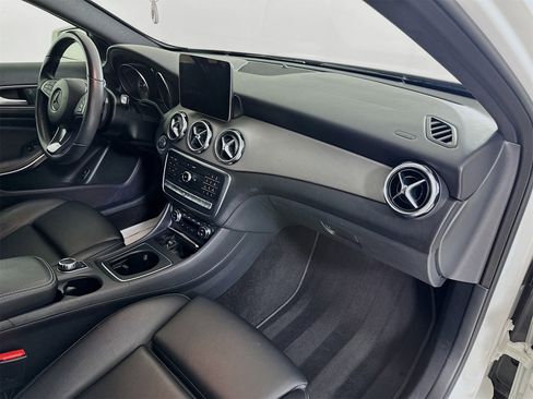 Used 2020 Mercedes-Benz GLA 250 4MATIC image 31