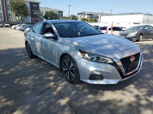 Used 2022 Nissan Altima 2.5 SV w/ SV Premium Package FWD image 9
