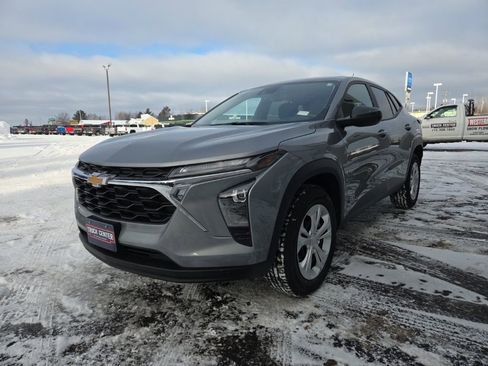 Used 2024 Chevrolet Trax LS image 7