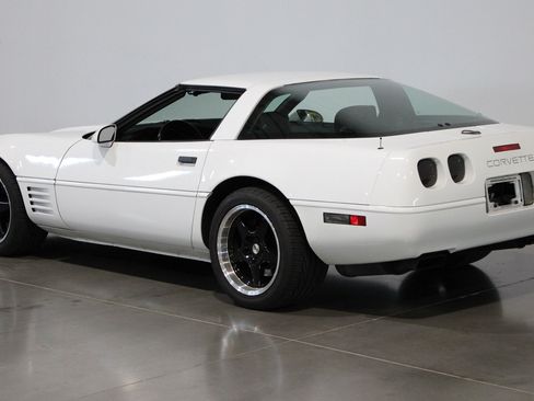 Used 1992 Chevrolet Corvette Coupe RWD image 31