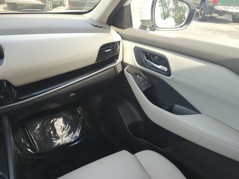 Certified 2025 Nissan Rogue SL w/ Tech Package AWD/4WD image 17