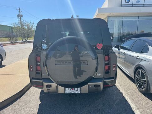 Used 2023 Land Rover Defender 130 X-Dynamic SE image 7