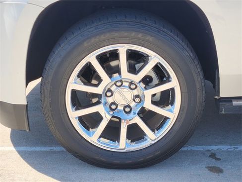 Used 2015 GMC Yukon Denali w/ Premium Package image 10