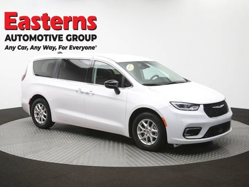 Used 2024 Chrysler Pacifica Touring-L FWD image 49
