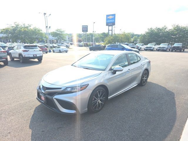 Used 2024 Toyota Camry SE AWD/4WD image 6