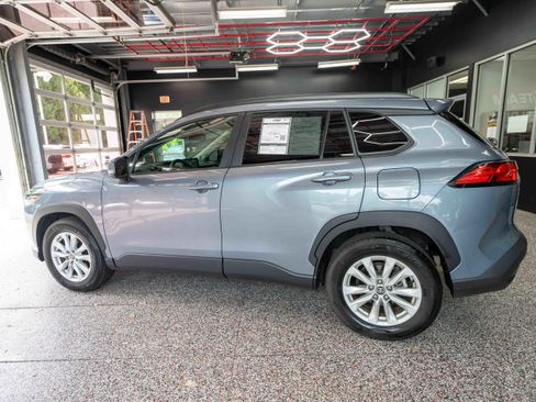 Used 2022 Toyota Corolla Cross LE w/ Moonroof Package AWD/4WD image 2
