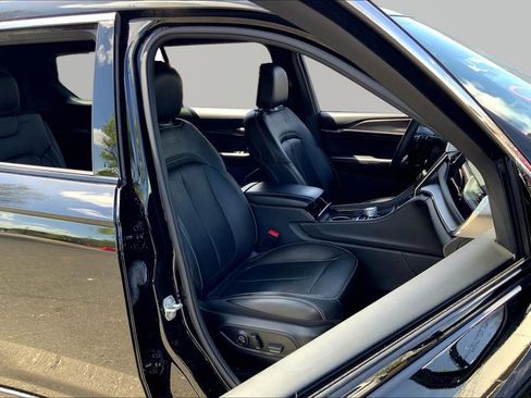 Used 2023 Jeep Grand Cherokee L Overland image 21