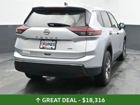Used 2024 Nissan Rogue S image 10
