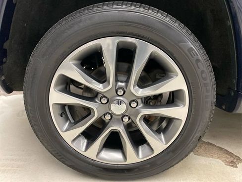 Used 2017 Jeep Grand Cherokee Overland image 17