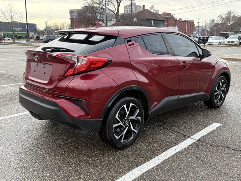 Used 2019 Toyota C-HR XLE image 11