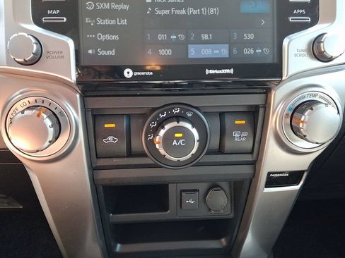 Used 2022 Toyota 4Runner SR5 AWD/4WD image 18