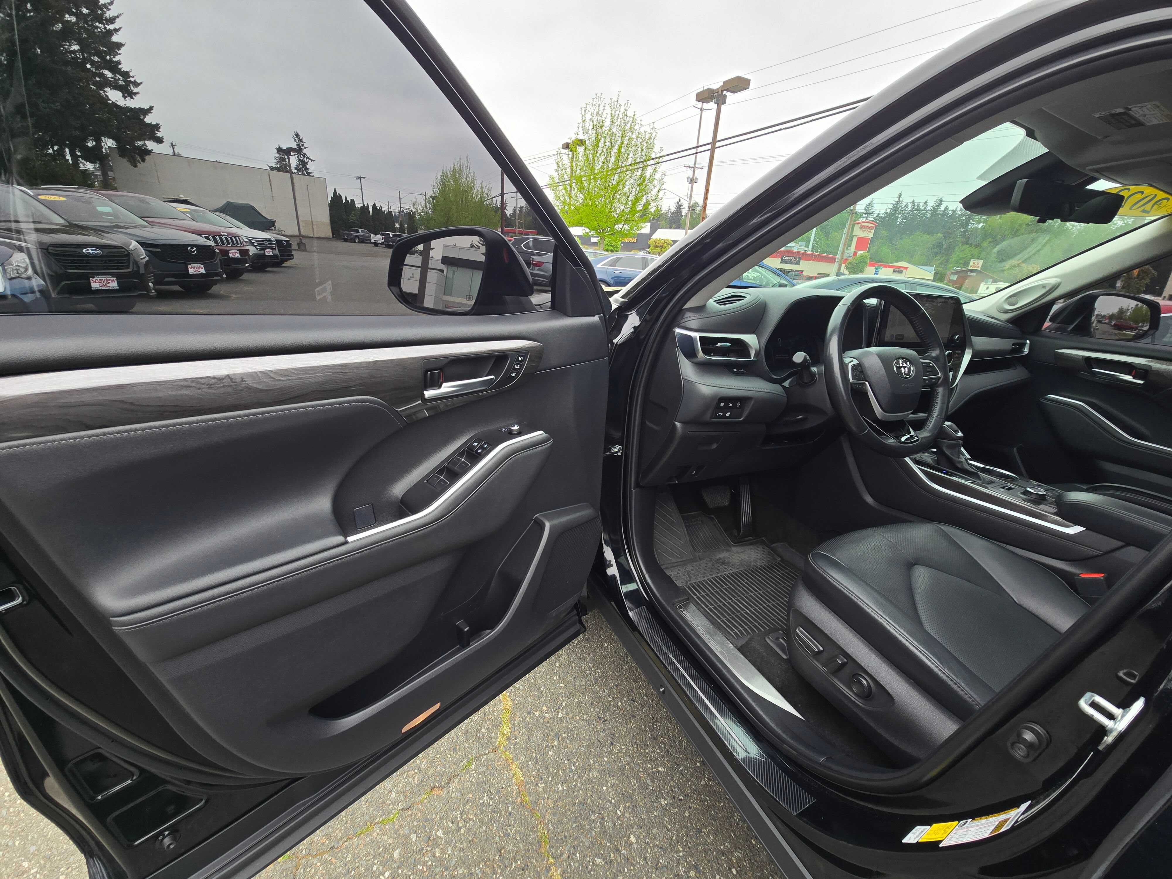 Used 2023 Toyota Highlander Platinum AWD/4WD image 19
