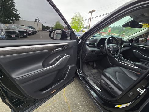 Used 2023 Toyota Highlander Platinum AWD/4WD image 19