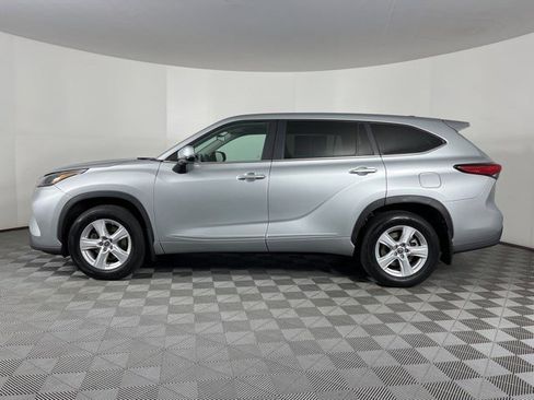 Used 2023 Toyota Highlander L FWD image 5