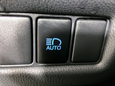 Used 2020 Toyota C-HR LE FWD image 32