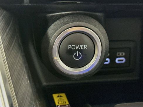 Used 2024 Toyota Venza XLE AWD/4WD image 21