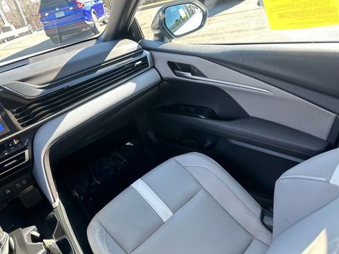 Used 2025 Toyota Camry SE w/ Convenience Package image 19