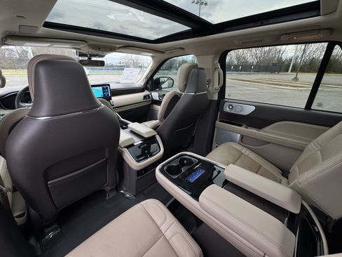 Used 2024 Lincoln Navigator L Reserve image 32