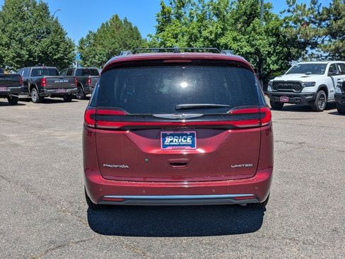 Used 2023 Chrysler Pacifica Limited FWD image 7