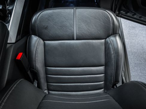 Used 2023 Ford F150 Platinum w/ Max Trailer Tow Package image 43