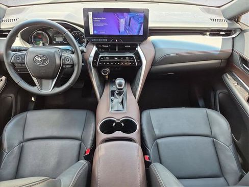 Used 2024 Toyota Venza XLE AWD/4WD image 18