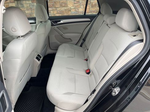 Used 2016 Volkswagen Golf S image 14