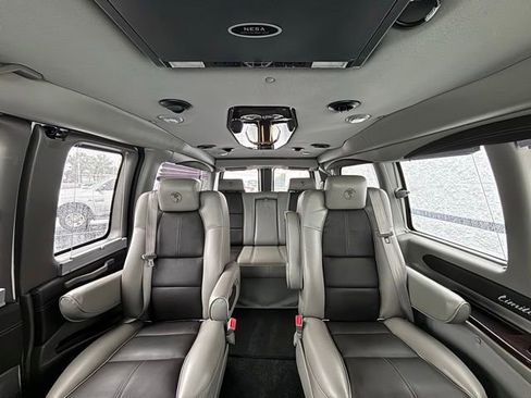 Used 2019 GMC Savana 2500 RWD image 2
