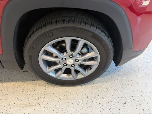 Used 2024 GMC Terrain SLT AWD/4WD image 9