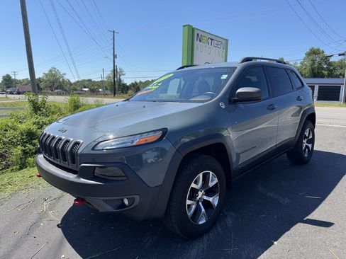 Used 2014 Jeep Cherokee Trailhawk w/ Comfort/Convenience Group AWD/4WD image 1