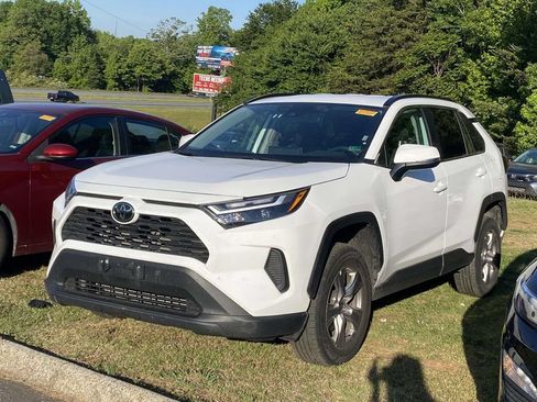 Used 2024 Toyota RAV4 XLE FWD image 1