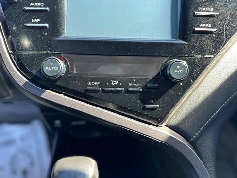 Used 2019 Toyota Camry SE FWD image 13