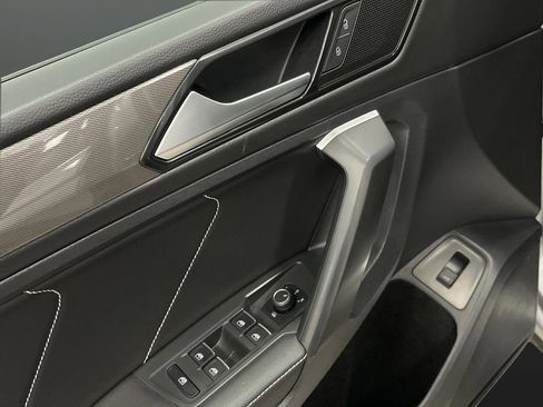 Used 2024 Volkswagen Tiguan SE image 27