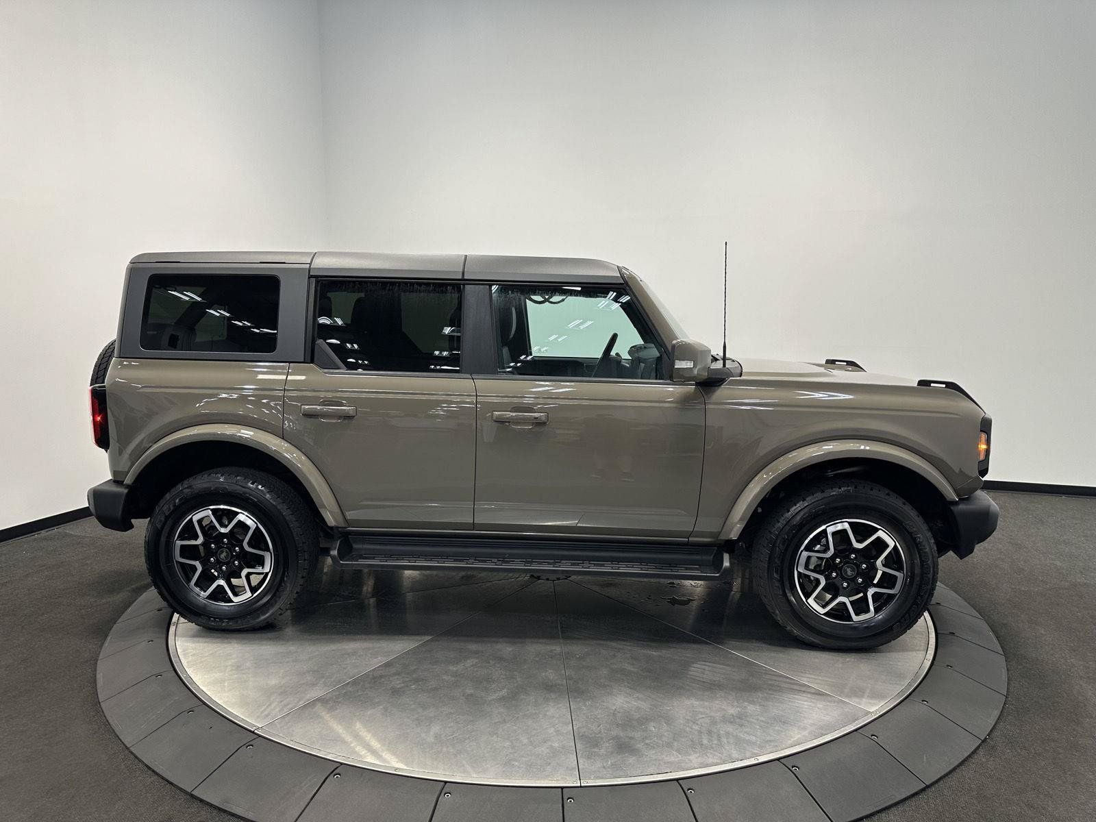 Used 2025 Ford Bronco Outer Banks AWD/4WD image 8