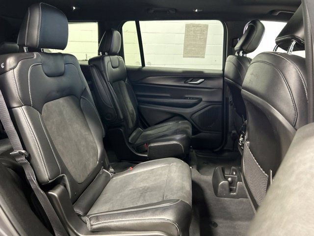 Used 2024 Jeep Grand Cherokee L Altitude AWD/4WD image 20