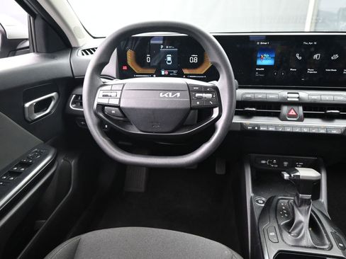 Used 2025 Kia K4 LXS image 11