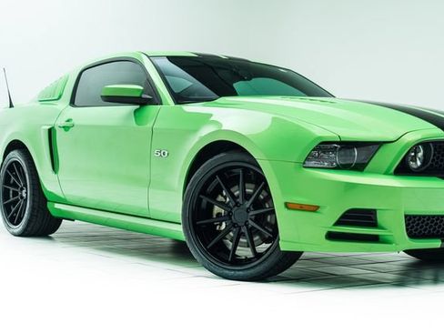 Used 2014 Ford Mustang GT Premium w/ Electronics Package RWD image 3