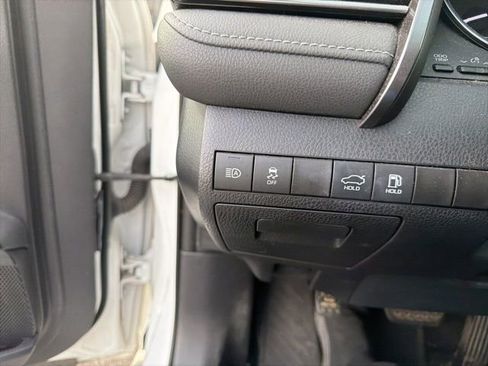 Used 2019 Toyota Camry SE image 11