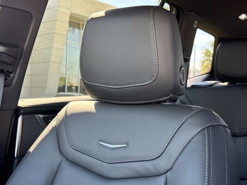 Used 2025 Cadillac XT6 Sport image 23