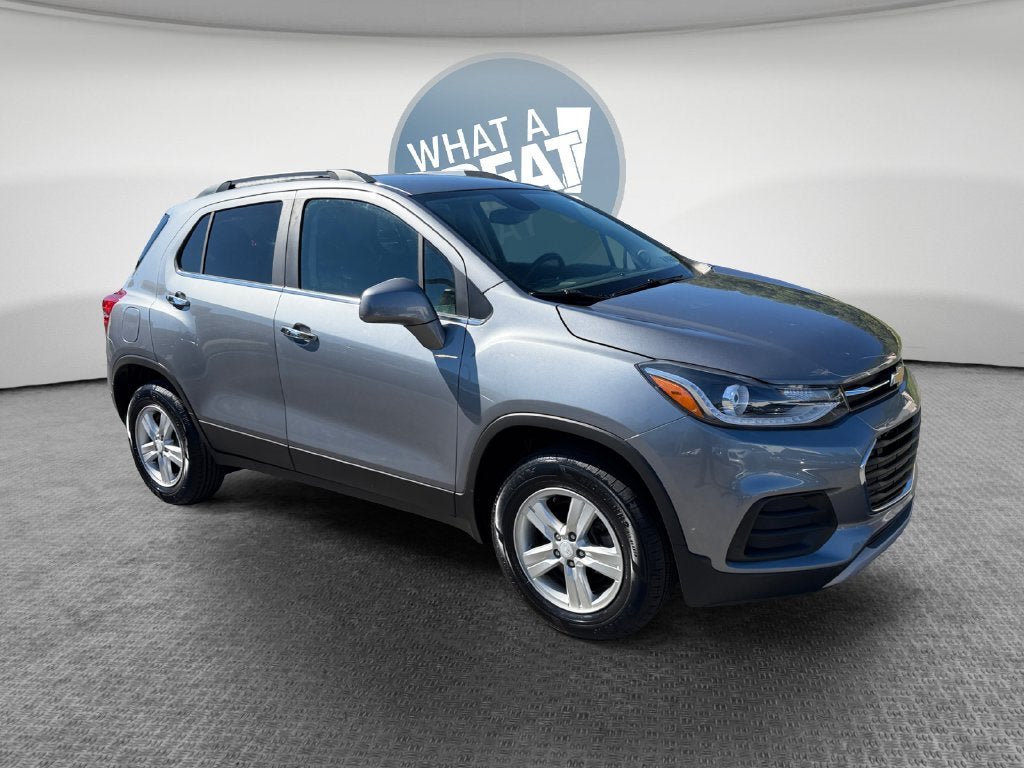 Used 2020 Chevrolet Trax LT w/ LT Convenience Package AWD/4WD image 1