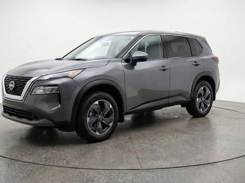 Used 2025 Nissan Rogue SV AWD/4WD image 2