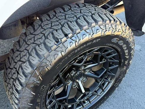 Used 2022 Chevrolet Silverado 1500 LTZ image 16