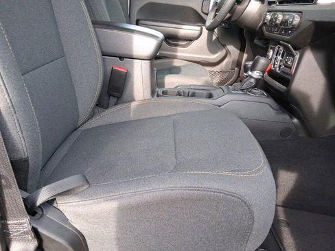 Used 2025 Jeep Wrangler Sport S image 23