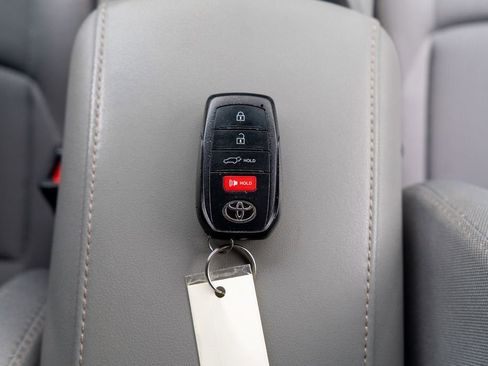 Certified 2024 Toyota Venza LE image 32