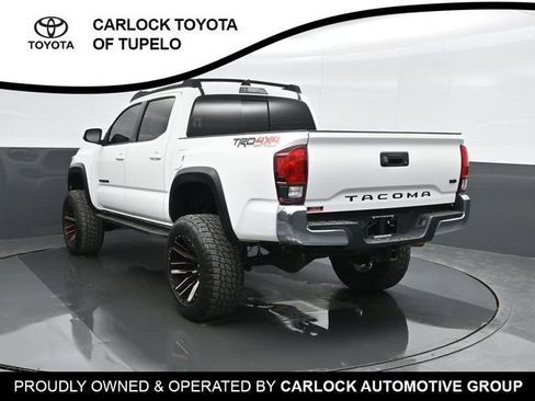 Used 2018 Toyota Tacoma TRD Off-Road AWD/4WD image 10