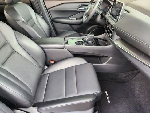 Used 2023 Nissan Rogue SV w/ SV Premium B Package image 10