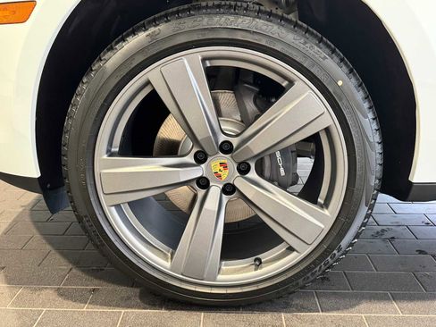 New 2026 Porsche Macan AWD/4WD image 11