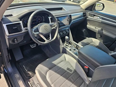 Certified 2023 Volkswagen Atlas SEL Premium AWD/4WD image 2