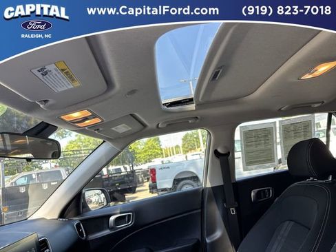 Used 2025 Hyundai Venue SEL FWD image 22