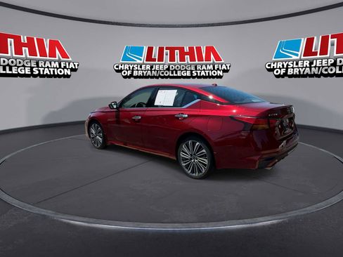 Used 2024 Nissan Altima 2.5 SL FWD image 6